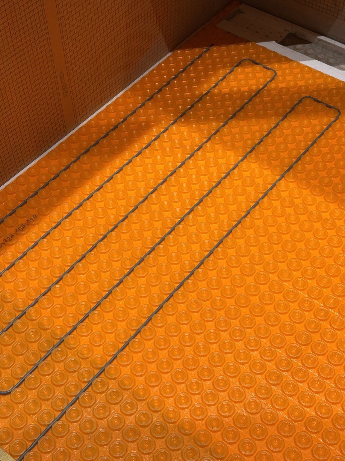 Electric floor-heating system during bathroom construction
